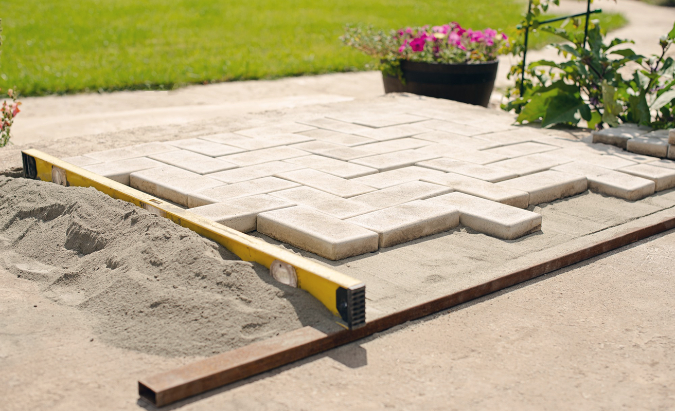 Terassenbau und Außenfliesenverlegung