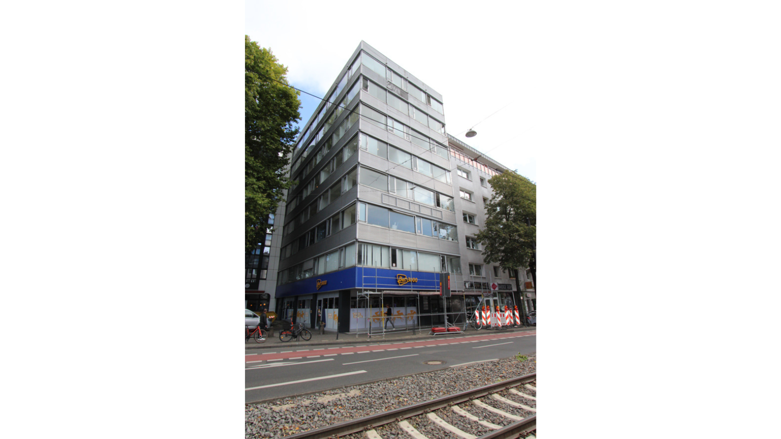 Vorgehängte hinterlüftete Fassade – Bürogebäude Köln Innenstadt