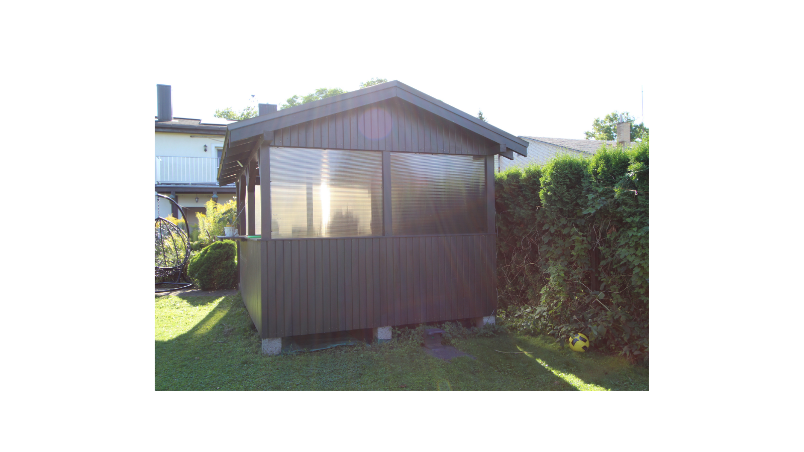 Gartenpavillon im Garten